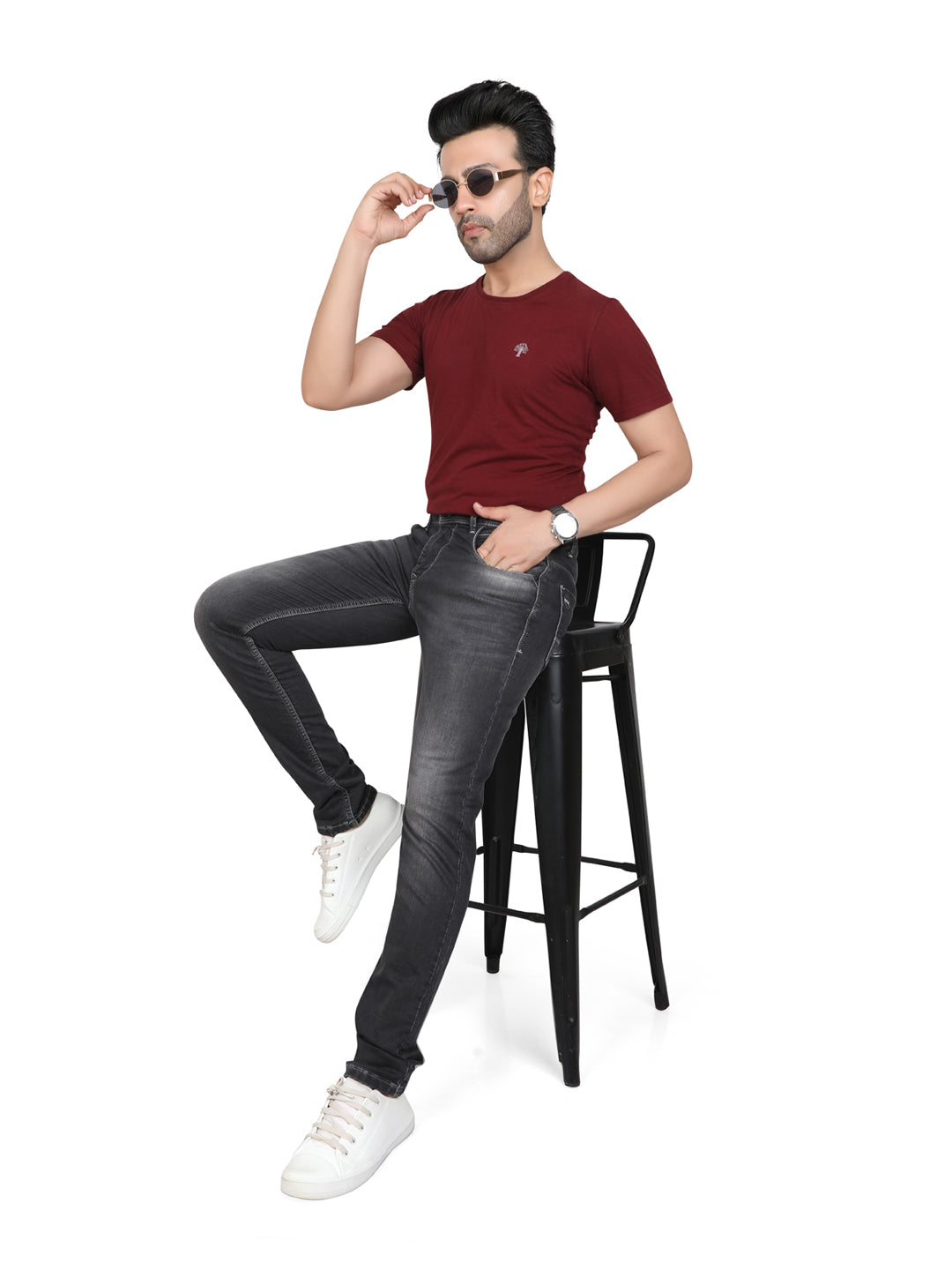 Men Regular Fit Mid-Rise Low Distress Stretchable Jeans